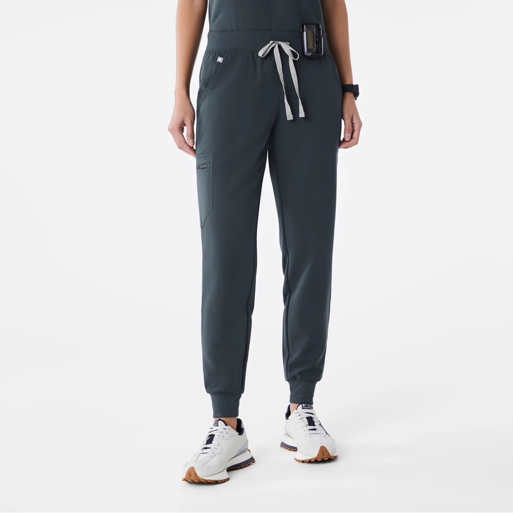 figs zamora petite jogger scrub pants in dark harbor
